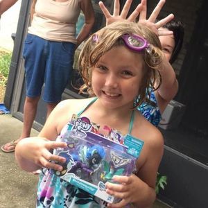 Meet your Posher, Hillary